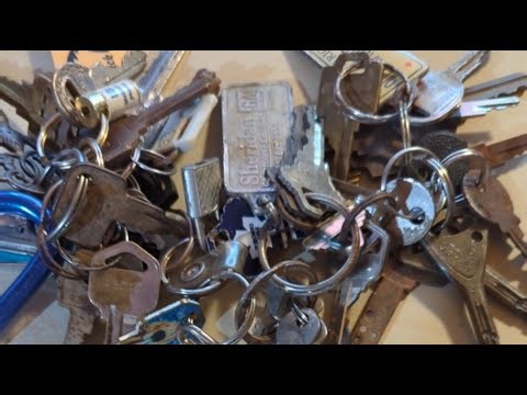 So many keys - Metal detecting At The Park #metaldecting #metaldetectorfinds #lostkeys