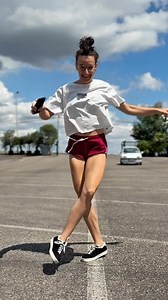 Summer throwback ☺️ To learn shuffle dance: comment the word « app » ✅ And I send you the link to the shufflea app! | Shufflea_