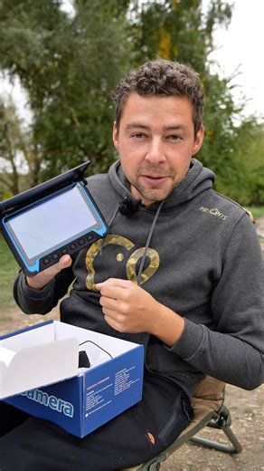 P.R. Baits on Instagram: "Heute stellt Euch unser Teamangler David Rosemeier unsere bereits kürzlich ausverkaufte Bait-Cam vor - und gute Neuigkeiten geben wir Euch gleich ebenso mit: Die Bait-Cam ist wieder verfügbar! 🎉 Hauptmerkmale unserer Bait-Cam: • Großes 7-Zoll HD-Display (1024 x 600px) mit Blendenschutz für perfekte Sicht bei jedem Wetter 🌞☁️ • Hochauflösender Kamerakopf mit Weitwinkelobjektiv und 12 Infrarot-LEDs für kristallklare Unterwasseraufnahmen 📸 • 30 Meter langes Kabel mit fl