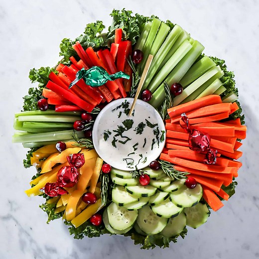 Christmas Veggie Tray Wreath Platter