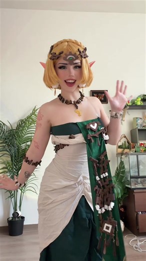 Meet Zelda in Stunning Cosplay!