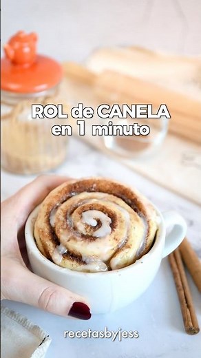 ROLLITO de CANELA en 1 minuto en el microondas 🧡 #postresfaciles #receta #postressinhorno