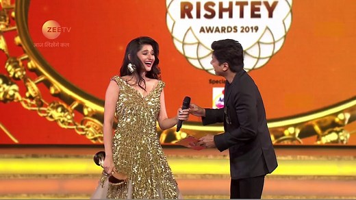 3.1M views · 162K reactions | Guddan se bilkul ho paaya!! ♥♥ Congratulations to Guddan on winning the award for Favorite Female - Popular Category. | ZEE TV | Facebook