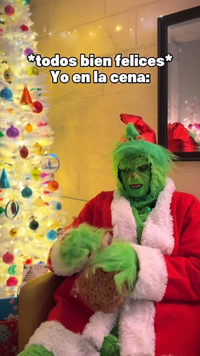 Mientras tanto en la cena 😂 #humor #comedia #navidad #grinch #memes #broma | El RicoPollo