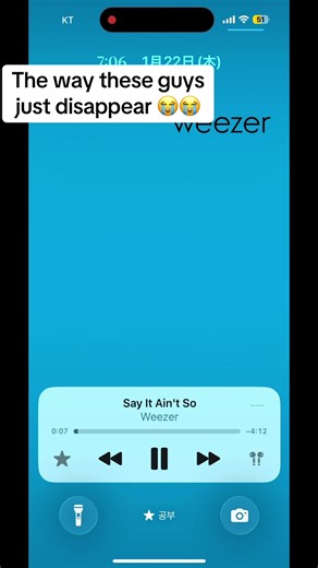 Why Weezer's 'Buddy Holly' Will Make You Laugh