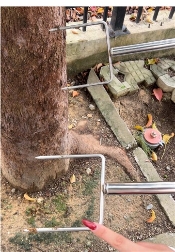 AUKFA Solar Bug Zapper: Ultimate Outdoor Pest Control