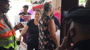 Anti-vaccine mandate protesters confront police at RI State House