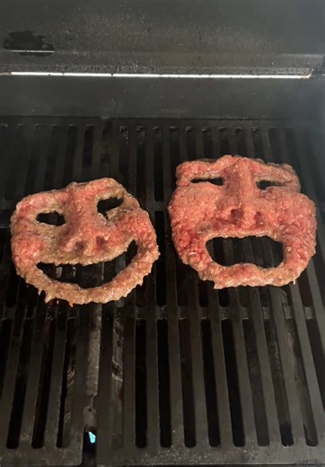 Livin’ the dream! #bbq #weber #burger #grilling #beef @Gordon Ramsay @Weber Grills