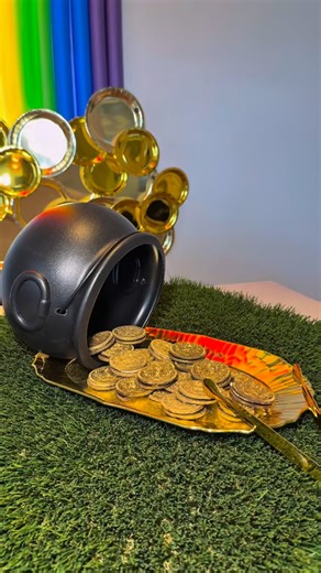 Julie Sousa | Oreos + confectionary gold spray… pro tip: use golden Oreos to spray less! | Instagram