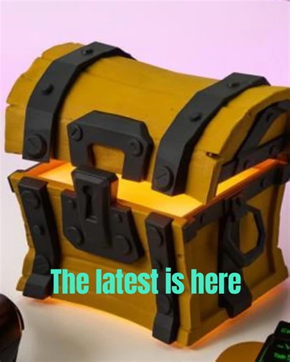 RunnsWebshop on Instagram: "Unbox a piece of the Battle Royale! This FORNITE Chest Light isn't just a lamp—it's a portal to your favorite game nights. Imagine the thrill: crack it open to reveal a glowing treasure and hear that iconic looting sound. At 5.6 inches wide, it perfectly captures the loot chest's sparkle. No cords needed—just pop in 3 AAA batteries. Perfect for your gaming setup or as a conversation starter on your shelf. Bring home the adventure and light up your space with Fortnite 