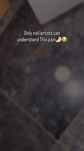 🎀 𝓝𝓸𝓸𝓻 𝓢𝓽𝓾𝓭𝓲𝓸 🎀 on Instagram: "When you’re trying to complete the set and there’s no chrome left Do Handmade with love Dm to customise your nails #pressonnails #nailartist #nailgoals #chrome #trending"