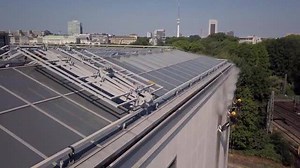 Die Galerie der Gegenwart der Hamburger Kunsthalle erstrahlt in neuem Glanz! Im Rahmen des Kärcher Kultursponsorings reinigten wir die Fassade des Gebäudes aus portugiesischem Kalkstein. http://kaer.ch/er/?l=JBgEKZ6I5U2bgdvdbl9B8A | Kärcher