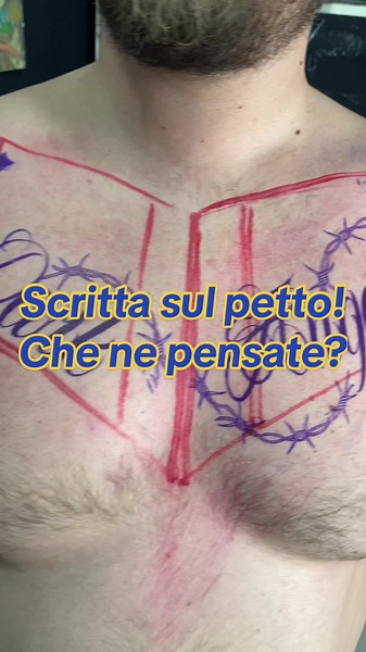 Scritta sul petto e filo spinato che ne pensate? #tatuaggio #tatuaggiopetto #pettotattoo #scrittatattoo #letteringtattoo #filospinatotattoo #ideetattoo #tattooideas #tattooscritte #petto
