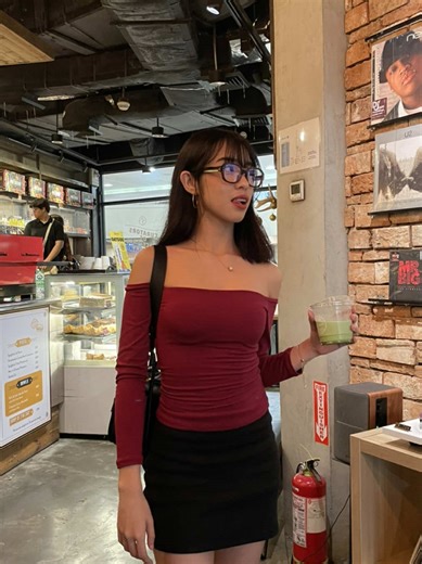 #miniskirtoutfit #miniskirt #outfit #ootd #vinylcafe #blackskirt #amandaskirt #sweetoutfit #coquette #redaesthetic #fyp #foryou #foryoupage