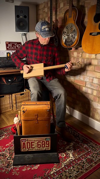 Exploring the 2 String Cigar Box Guitar