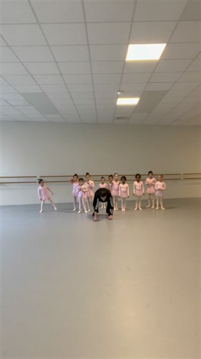 Classiqueavec Karim | ✨🩰 Fin d’année en mode… Mini-Minions danseuses ! Quand les Éveil (4–5 ans) décident d’inventer leurs propres mouvements, on obtient un... | Instagram