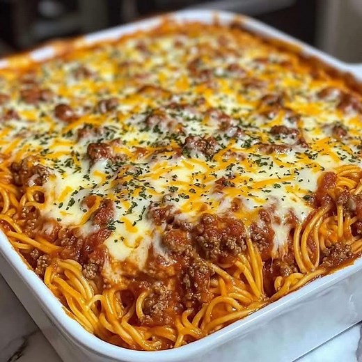 Made Million Dollar Spaghetti Casserole ! I love this quick & easy recipe and it’s a treat for Beginners.... Must express something to keep getting my recipes.... Thank you ❤ The Full Recipe in First C.o.m.m.e.n.t | Slow Cooker kitchen