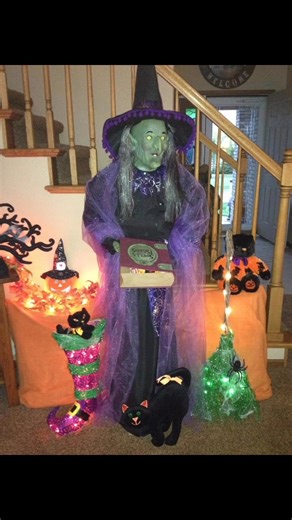 21 reactions | Wishing you all a very Happy Halloween. Stay safe and be kind #farmlife #barnyardbuddies #fainting goats | Barnyard Buddies Fainting Goats | Facebook