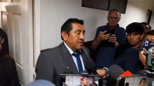 Verdad y Justicia en Guatemala on Instagram: "#Criminalización Los Magistrados de la sala Tercera de Apelaciones resolvieron declarar con lugar la recusación planteada por la FCT. Por lo tanto el Juez Arnulfo Rocael Carrera Dávila, del Juzgado Quinto de Primera Instancia, no podrá seguir conociendo el proceso. Los Magistrados nombraron como juez para llevar el caso al Juez Fredi Orellana. La defensa de Luis Pacheco y Héctor Chaclán indicó que analizarán que pasos jurídicos tomarán. Escucha las p