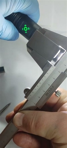 Measuring Tools. Episode 12.2: A gap in the caliper jaws? Testing for light leaks with gauge blocks.