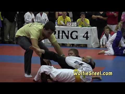Girl vs Boy BJJ Match....INSANE Triangle choke SUBMISSION