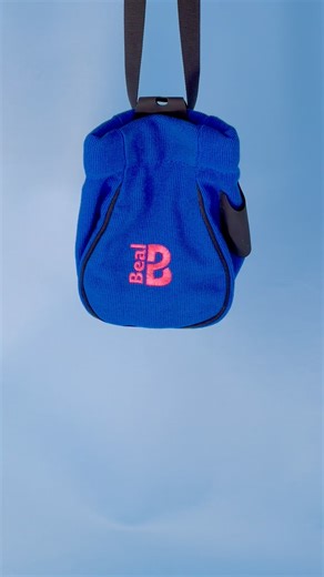The New Cocoons Are Here! 🎉 The Cocoon Clic-Clac II from Beal is a must-have for every climber, featuring a colorful design that matches rope bags. Its exclusive CLIC CLAC system allows it to open and close instantly with just one hand! Once opened, it’s wide enough to fit your entire hand. Soft on the inside and stylish on the outside. Now available in three new colors! 🌈🔥 Get yours now on our website! 🛒 | BEAL