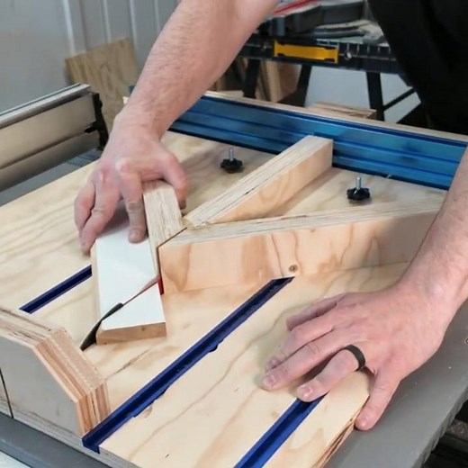 I Turned My Crosscut Sled Into a Miter Sled