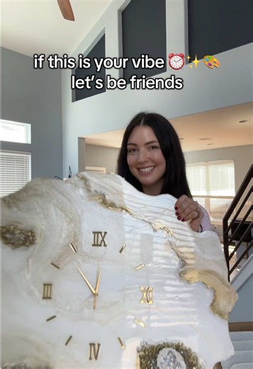 Hi!! I’m Bella!💕 Welcome to my page where I create custom crystal clocks for your home!!!✨🎨⏰ #clocks #artist #art #clock