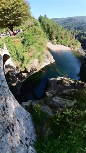 The best feeling in the air – epic cliff jump experience