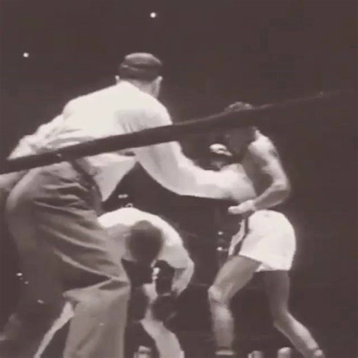 壘 Gerardo Gonzalez AKA Kid Gavilan AKA “the Cuban hawk” knocks out Walter Cartier 14/12/1951 at the Madison square gardens in the 10th round of a scheduled 10. 壘 #boxing #Gavilan #Cartier #cubanhawk #vintage #madaboutboxing | Mad.aboutboxing | Facebook