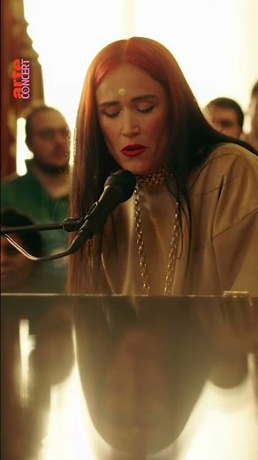 La Chica has a very unique way to play the piano 🤩 #piano #live - ARTE Concert