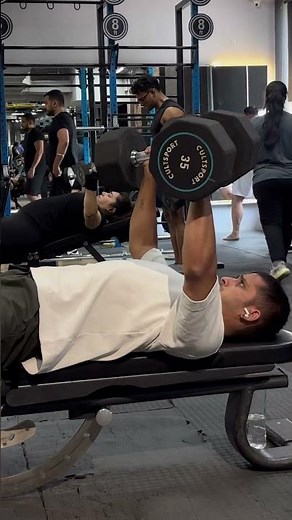Flat Dumbbell Press: Build a Bigger Chest FAST 💥