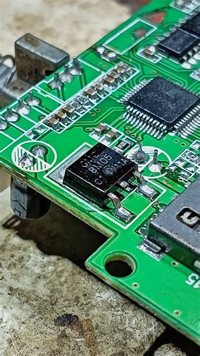 ic 7805 regulator for mp3 module #component #pcb #replacement