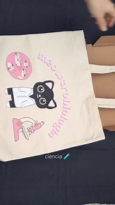 Empacando pedidos con el corazoncito lleno ❤️🎄 Todo está disponible en mi tienda en línea ⭐ (la encuentras en mi bio) | Bichibichi