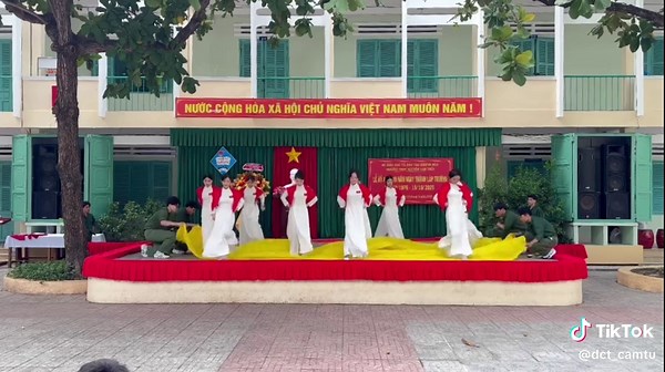 Giải Nhất Văn Nghệ 12C10 - Khoảnh Khắc Đáng Nhớ