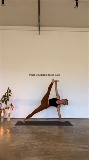 There. I said it. Controversial i know, but hear me out. It’s not because teachers are bad! It’s because we’re teaching shapes, not experiences. On paper, everything often looks good. The playlist worked. The peak pose was there. No one got hurt, hopefully 😬 and yet, something is missing. I’ve been sitting with this question for a long time… What actually makes a great Vinyasa class great? Why do some classes feel good no matter the sequence, while others blur together and feel a bit meh withou