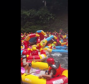 White water rafting traffic jam causes chaos on river in China