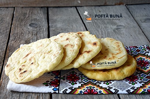 Turte, placinte simple de post, coapte pe plita, lespede, tigaie