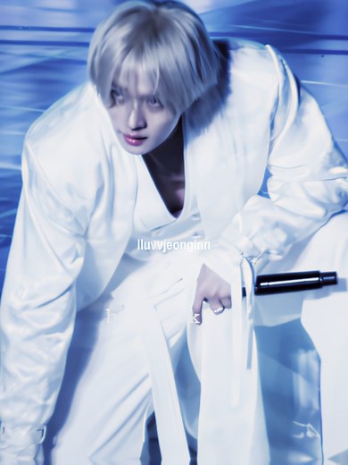 Blonde Lee Know Edits: K-Pop Stray Kids Highlights