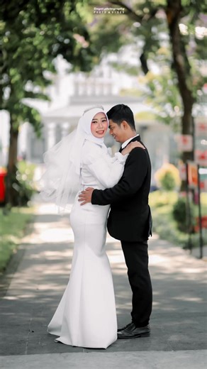 PAKET PREWEDDING MURAH TAPI GAK MURAHAN Booking wa : 088996885577 A. Paket prewedding outdoor ( STANDART ) -600.000 -Make up MUA -Gaun slim & jas sepasang / mavia / nonik -Sepatu & hells -Bucket bunga -40 file foto edit -Video BTS B. Paket prewedding outdoor ( SILVER ) -700.000 -Make up MUA -Gaun panjang & jas sepasang / mavia -Sepatu & hells -Bucket bunga -File unlimited 1 jam pemotretan -50 file foto edit -Durasi 1 jam unlimited pemotretan -Video BTS C. Paket prewedding outdoor ( GOLD ) -1.000
