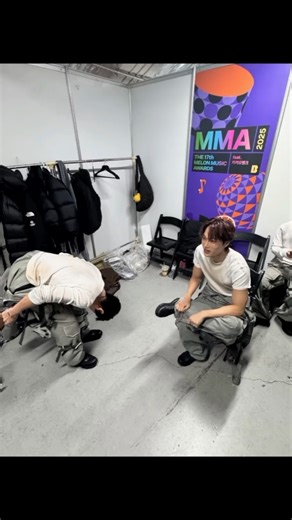 Kai and Chanyeol MMA performance behind😂 #kai #chanyeol #parkchanyeol #kimjongin #exo #exol