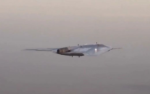 俄罗斯 苏霍伊 S-70 高空高速 无人战斗机