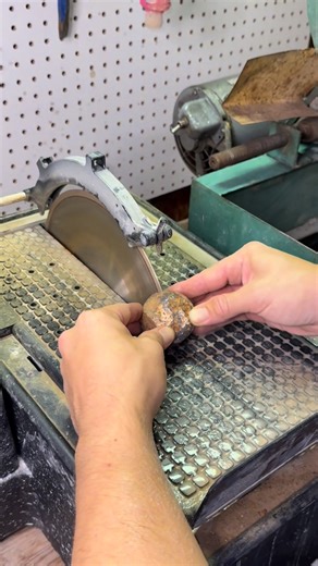12K views · 522 reactions | Cutting a Red Top agate nodule from central Washington. I did not expect this result! Wow! 藍 #rockhounding #agates #nodule #slabsaw #rocksaw #rockcutting #pnw #crystals | Chris Sims | Facebook