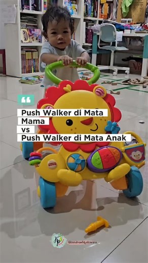 Candra Widya on Instagram: "Anak pertama pertama kali jalan sendiri di usia 12 bulan ✅️ Anak kedua di usia 9 bulan ✅️ Anak ketiga? Bebaaskaan, nikmati proses mu yaah.. 🤗 Mencoba utk selalu melambatkan diri, semakin falsh back semakin mbrebes mili 🥹🥹🥹 Bismillah menatap masa depan, semoga Allah selalu mudahkan dan berkahi kami. amiin 🤲 #idemainbayi9bulan #idemainbayi #montessoriseharihari #montessoribaby #montessoriinspired"