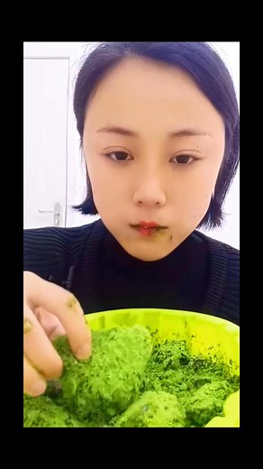 17K views · 668 reactions | Matcha-dusted ice with that cold, crispy bite… this combo is pure ASMR bliss! 流✨ #MatchaASMR #IcyCrunch #SatisfyingSounds #MukbangMagic #TingleTherapy #MatchaTreats #ASMRExperience | Matcha Icee Asmr | Facebook
