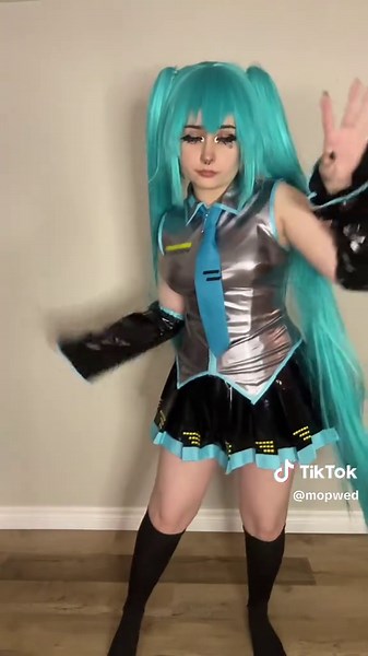 Hatsune Miku Cosplay Ideas and Outfits