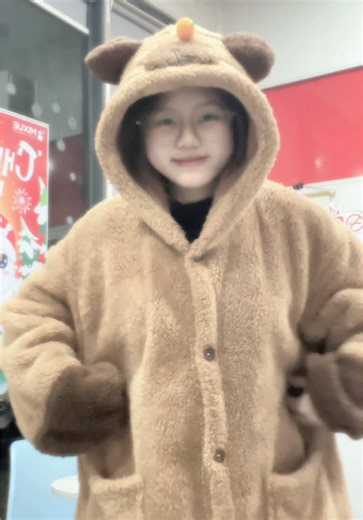 Tường Vi's Fun Indoor Dance in Fuzzy Bear Coat