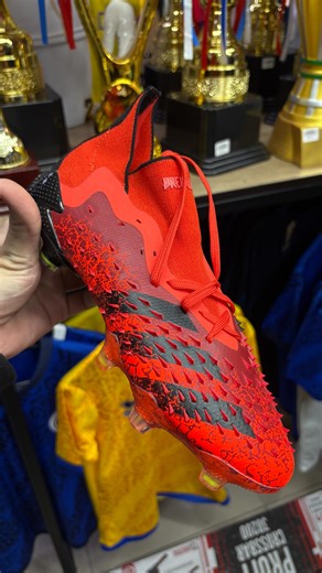 СПОРТИВНАЯ ОДЕЖДА | АСТАНА on Instagram: "🔥 adidas Predator Freak.1 (Demonskin) FG — контроль, мощь и агрессия в каждой детали! Яркий красно-чёрный дизайн Solar Red сразу привлекает внимание, а технология Demonskin с резиновыми шипами на верхней части даёт максимальный контроль мяча и убийственный удар. ⚽ Идеальны для натурального газона (FG) ⚡ Улучшенное сцепление и стабильность 💪 Плотная фиксация стопы 🔥 Дизайн для тех, кто привык доминировать Это не просто бутсы — это 