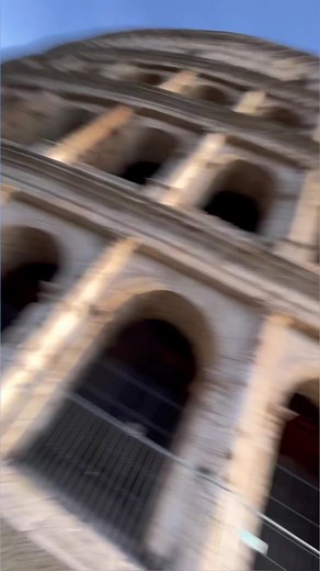 What are those holes on the Colosseum?? | LVG Rome