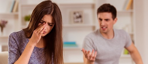 25 Signs You're in a Controlling Relationship